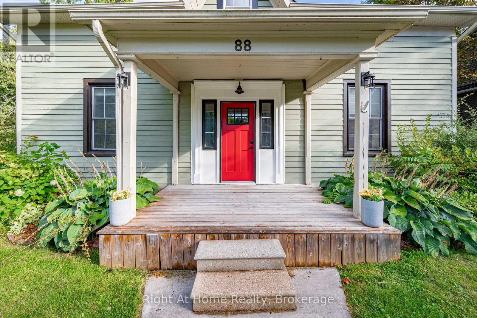 88 KING STREET E