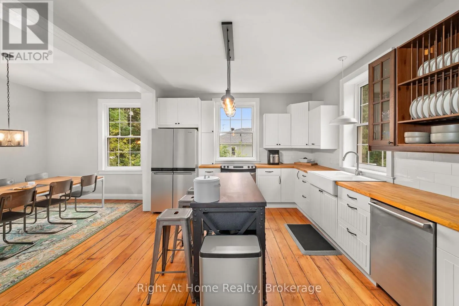 88 KING STREET E