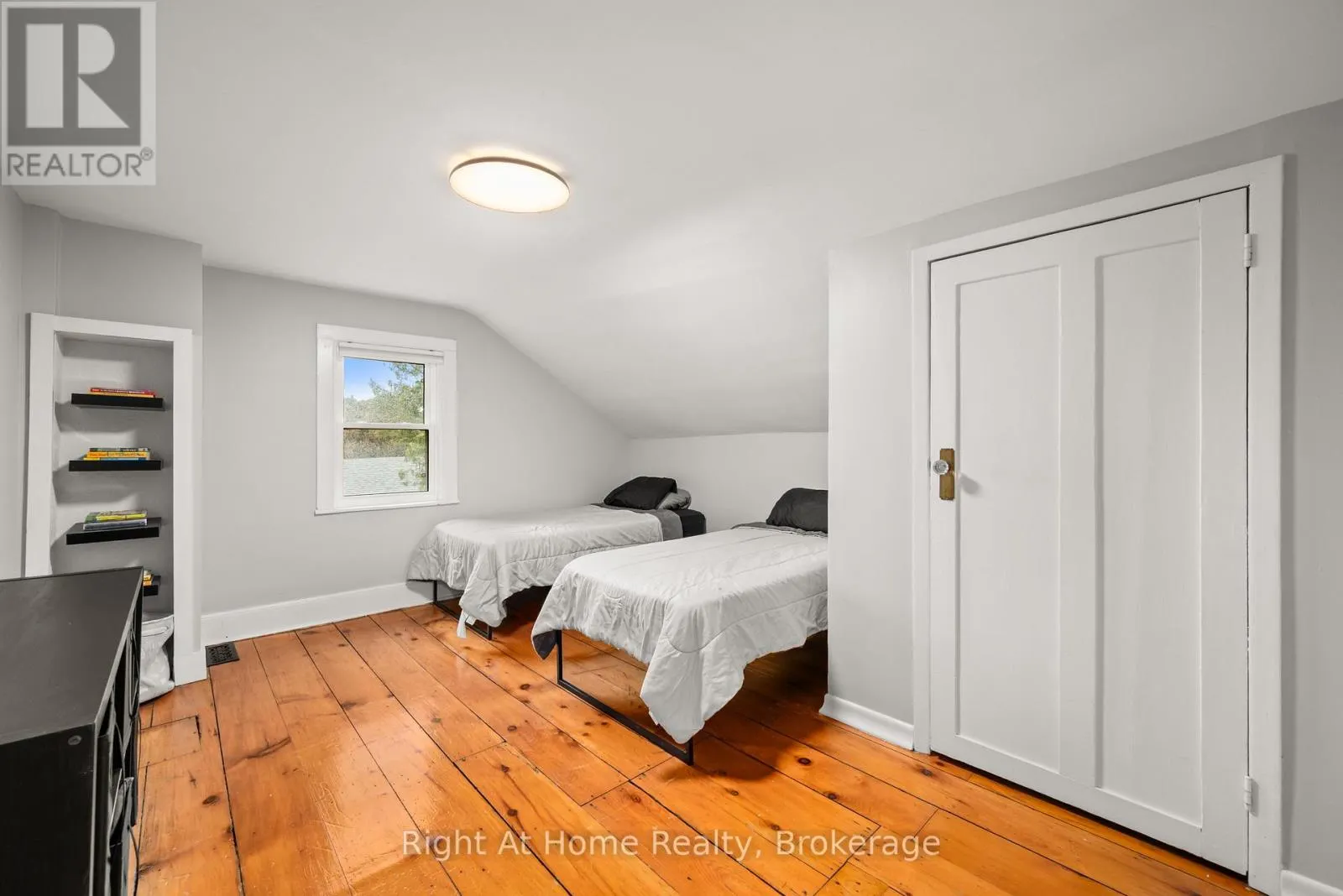 88 KING STREET E