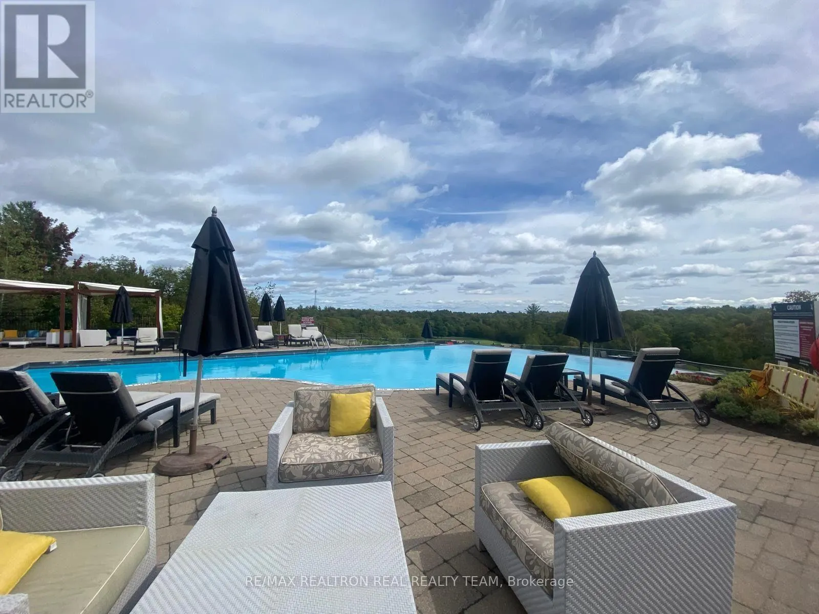 302 - 120 CARRICK TRAIL