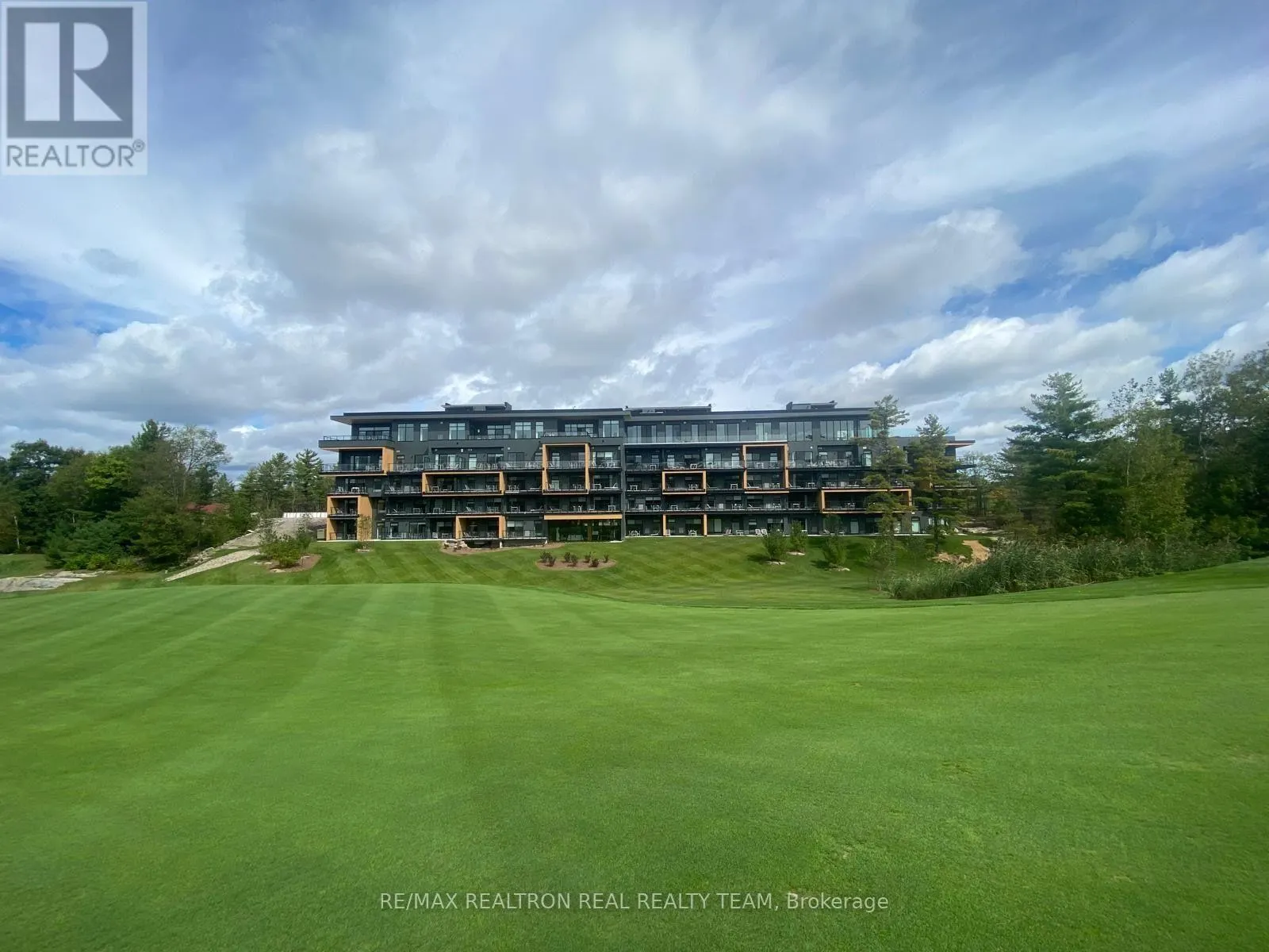 302 - 120 CARRICK TRAIL