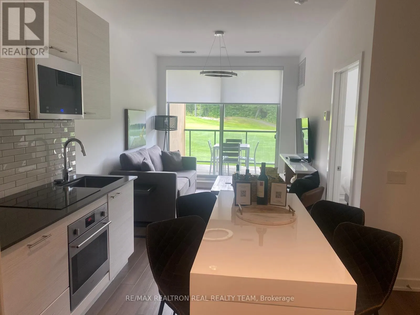 302 - 120 CARRICK TRAIL