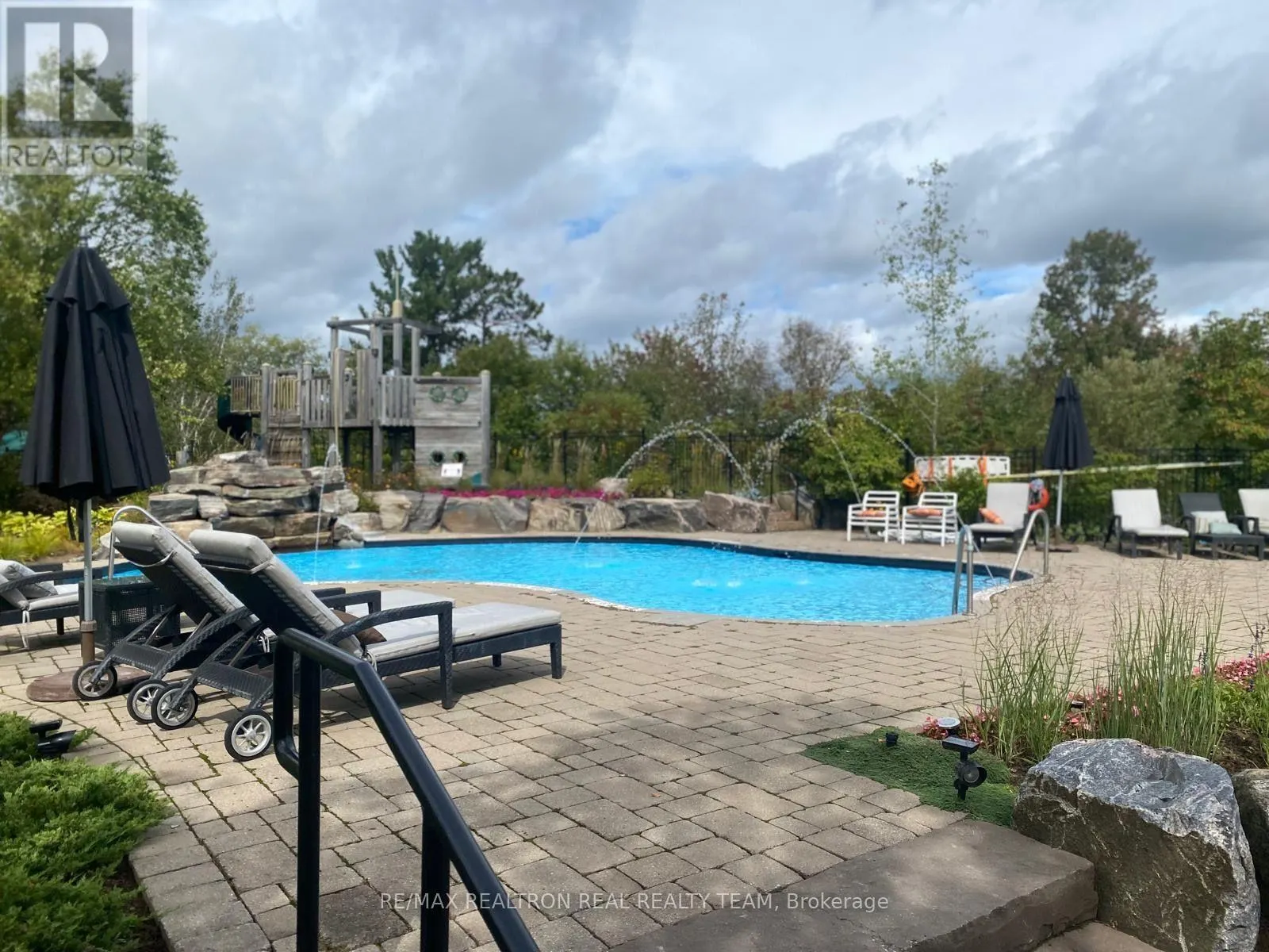 302 - 120 CARRICK TRAIL