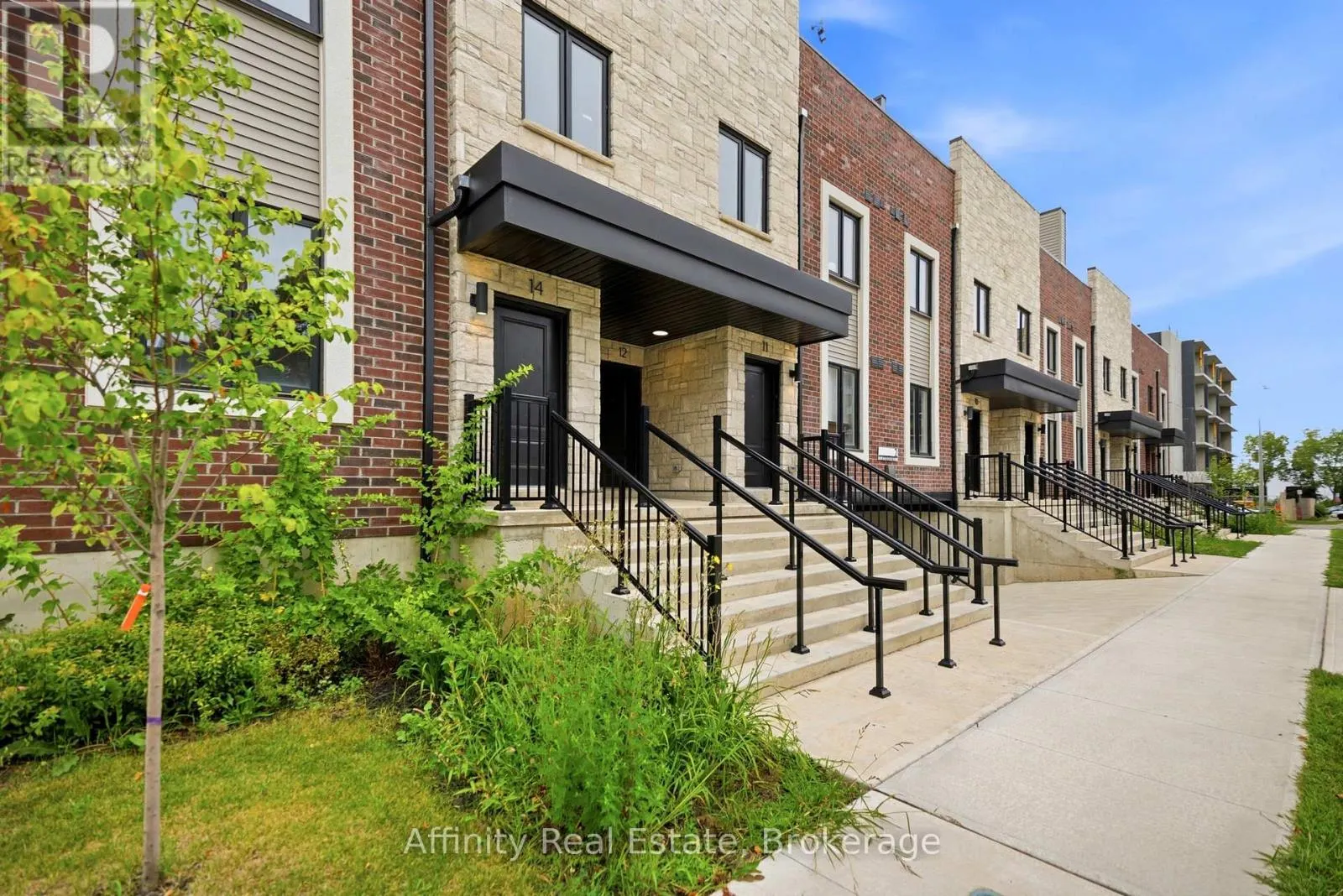 12 - 2 SLESSOR BOULEVARD
