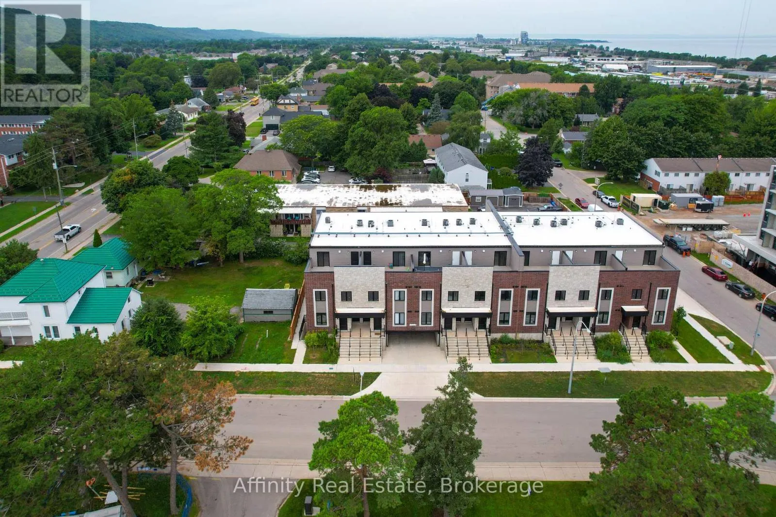 12 - 2 SLESSOR BOULEVARD