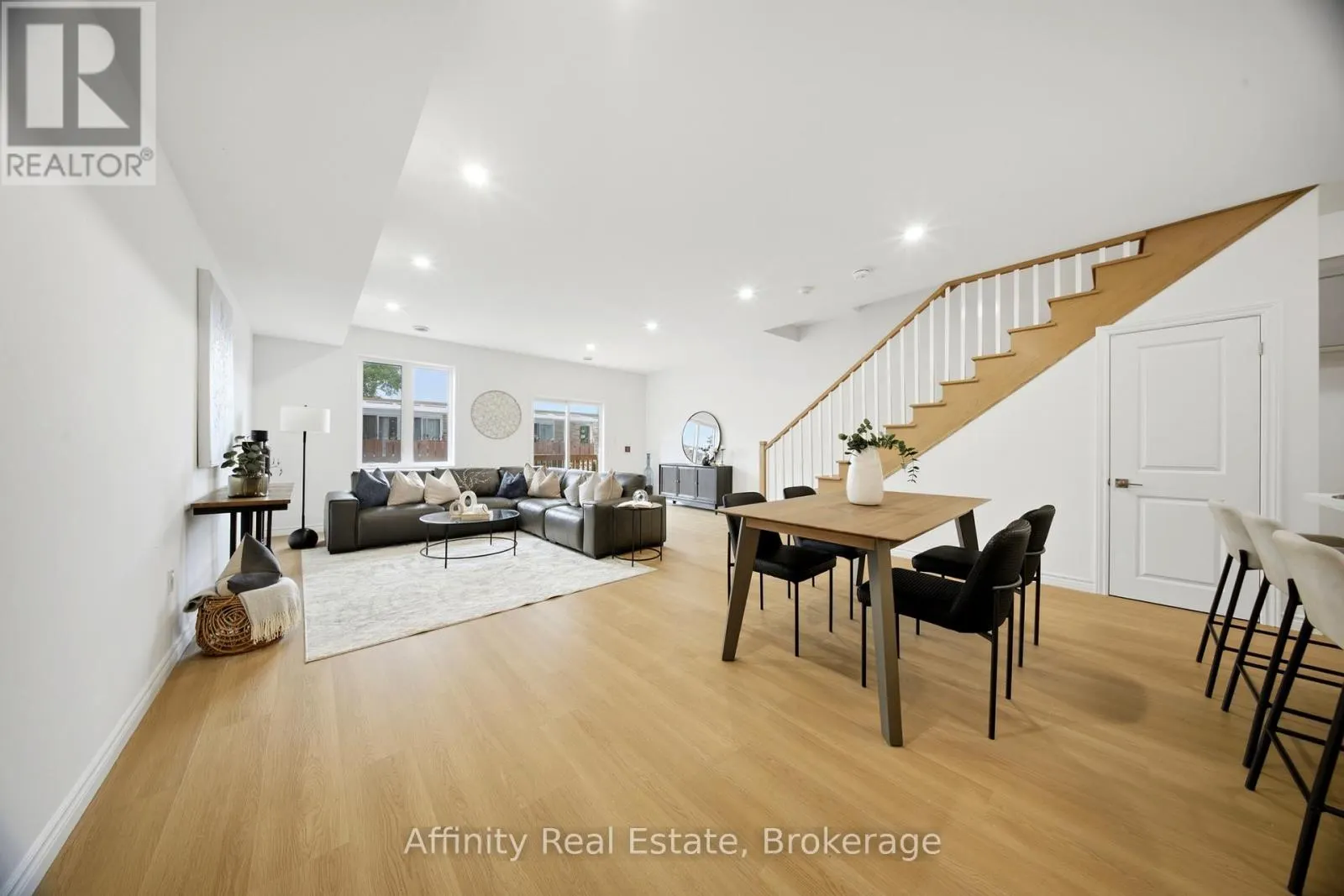 12 - 2 SLESSOR BOULEVARD