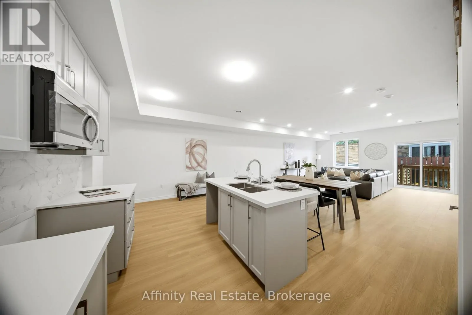 12 - 2 SLESSOR BOULEVARD