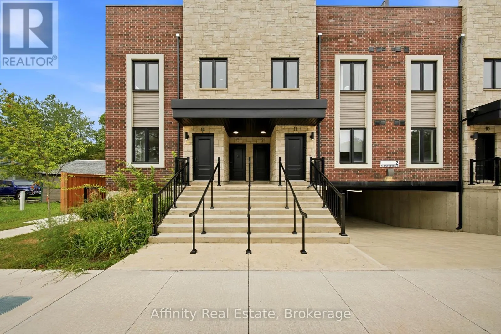12 - 2 SLESSOR BOULEVARD