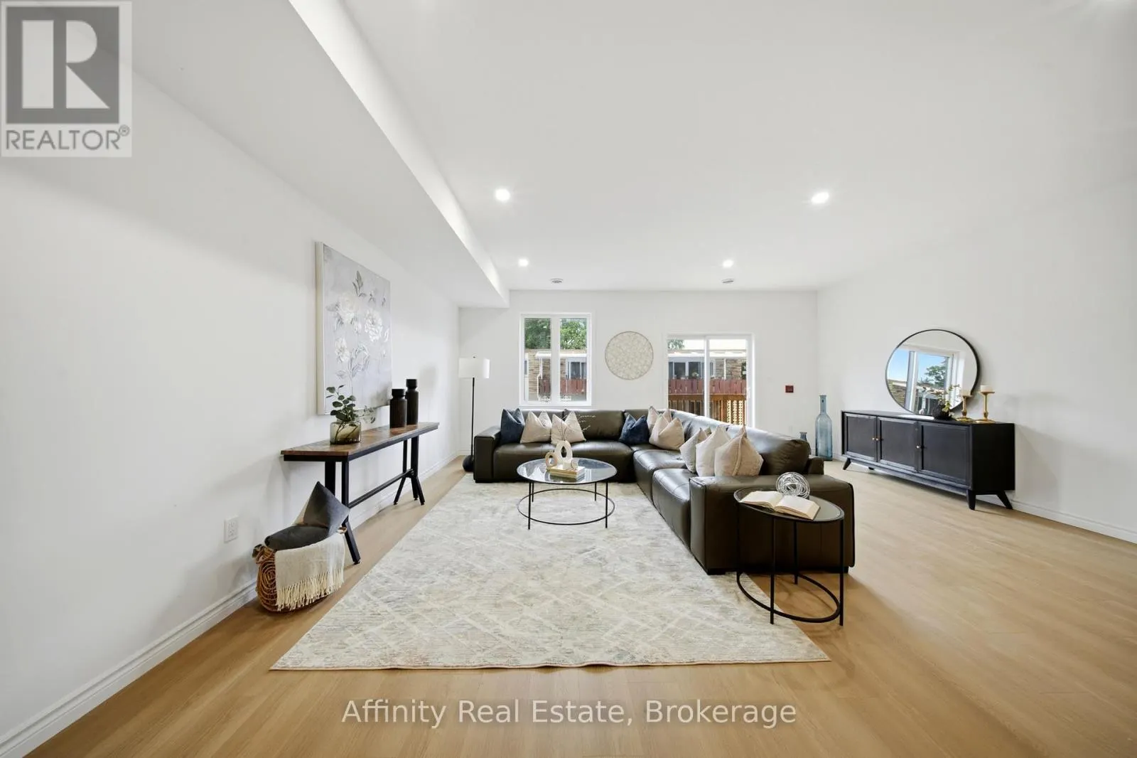 12 - 2 SLESSOR BOULEVARD