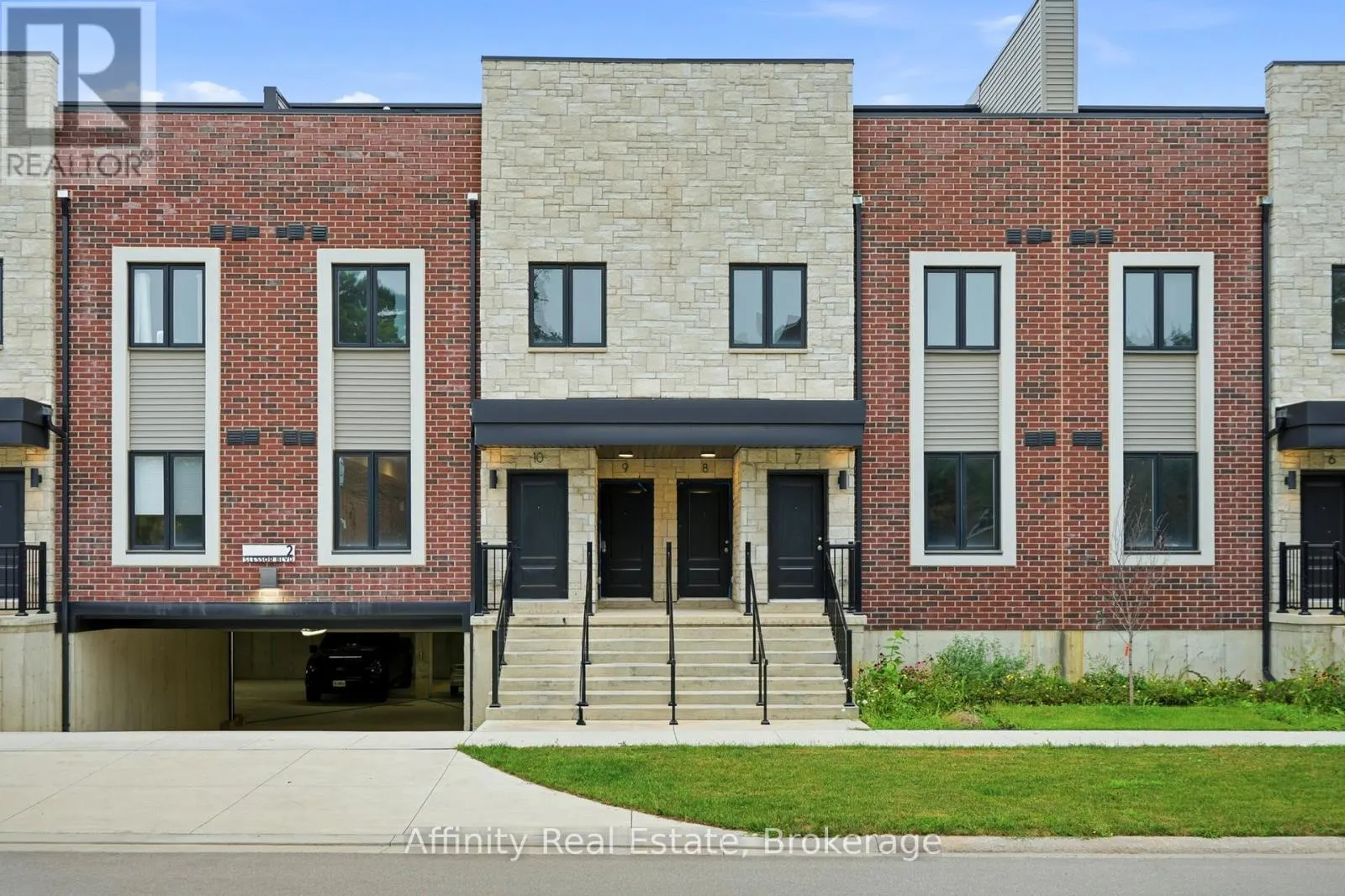 10 - 2 SLESSOR BOULEVARD