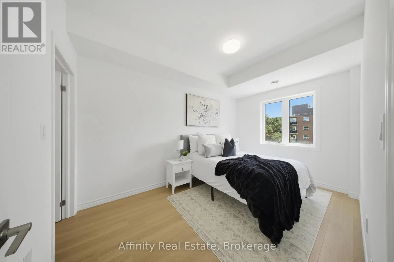 10 - 2 SLESSOR BOULEVARD