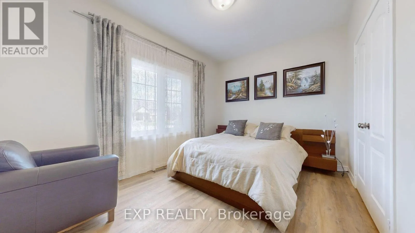 42 SOMERVILLE CRESCENT