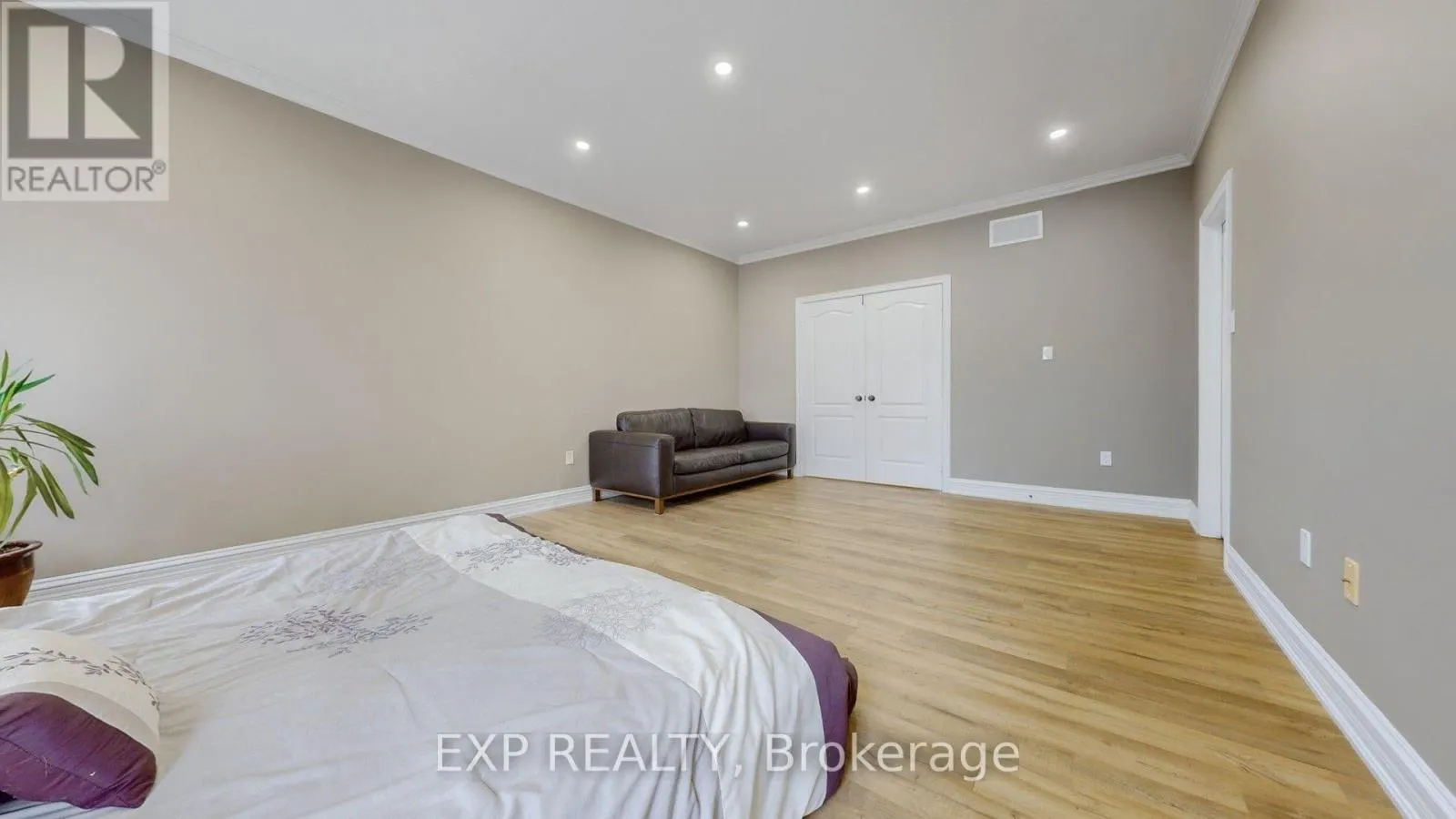 42 SOMERVILLE CRESCENT