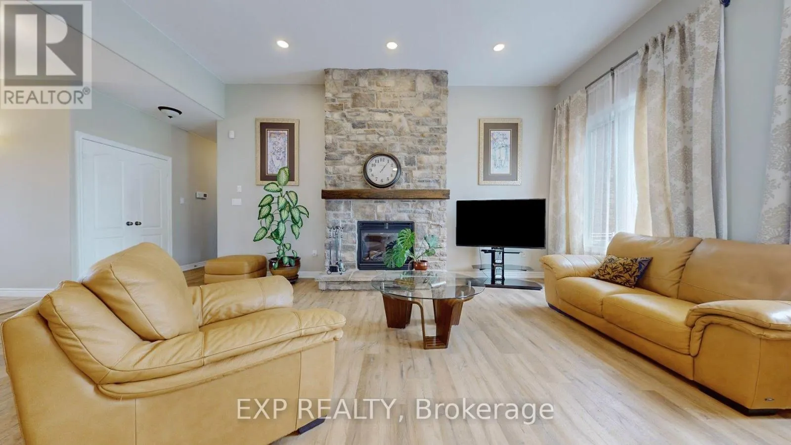 42 SOMERVILLE CRESCENT