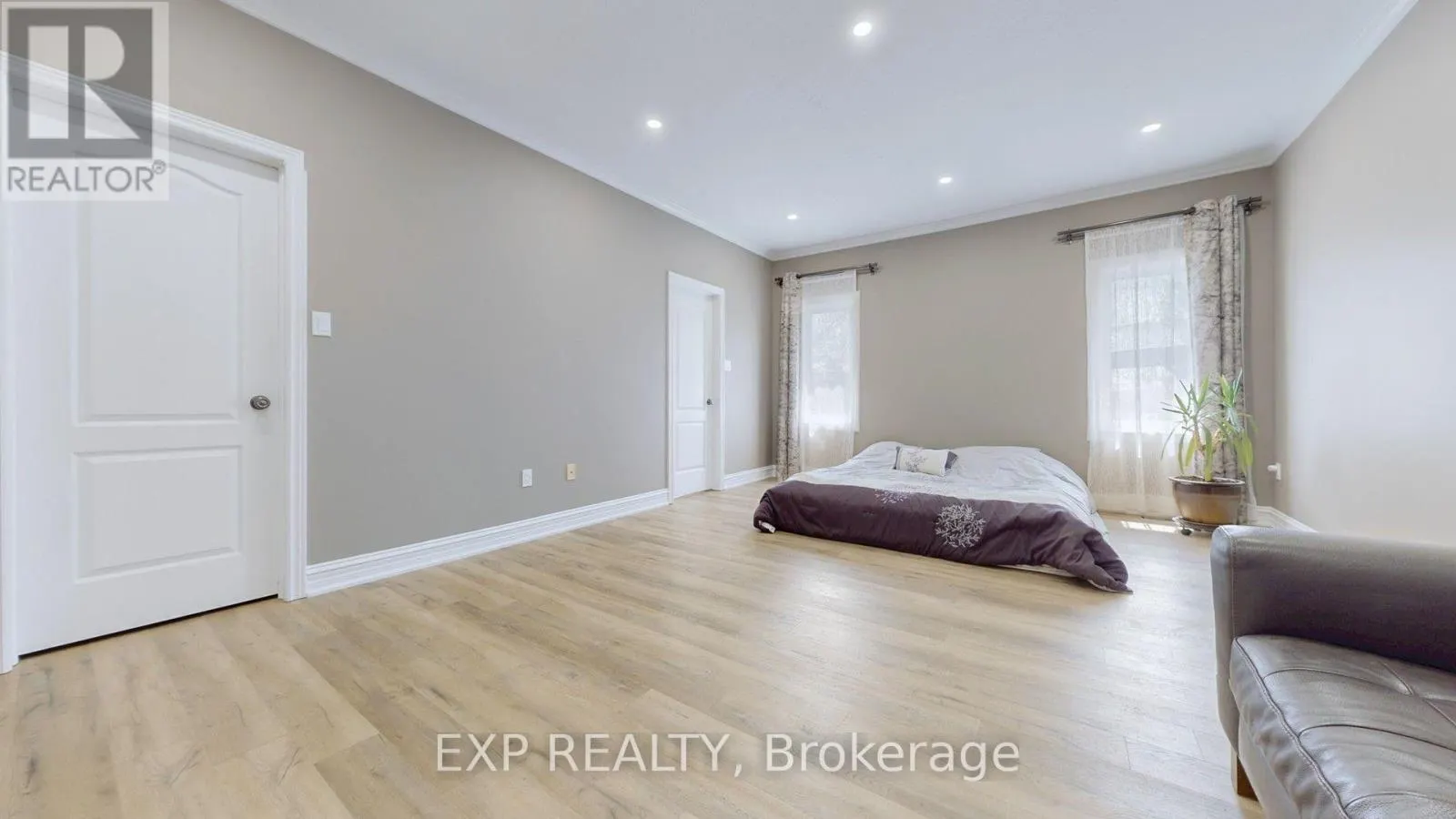 42 SOMERVILLE CRESCENT
