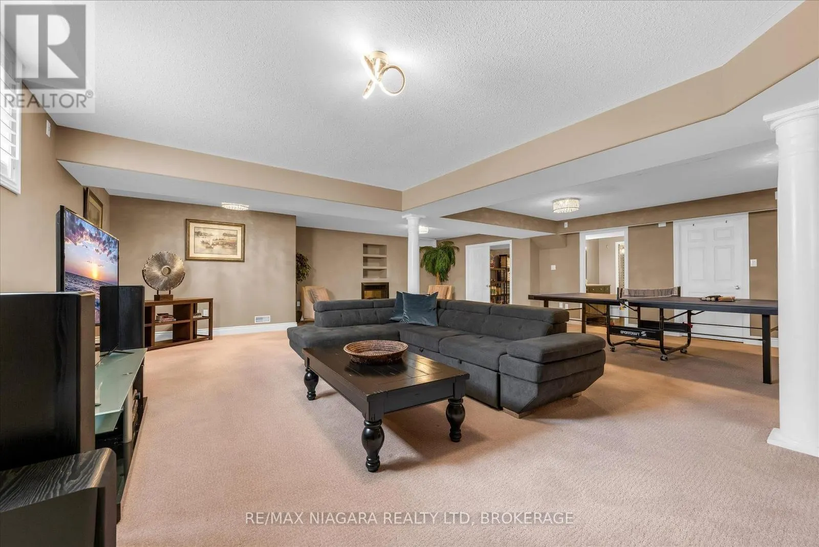 404 WRIGHT CRESCENT