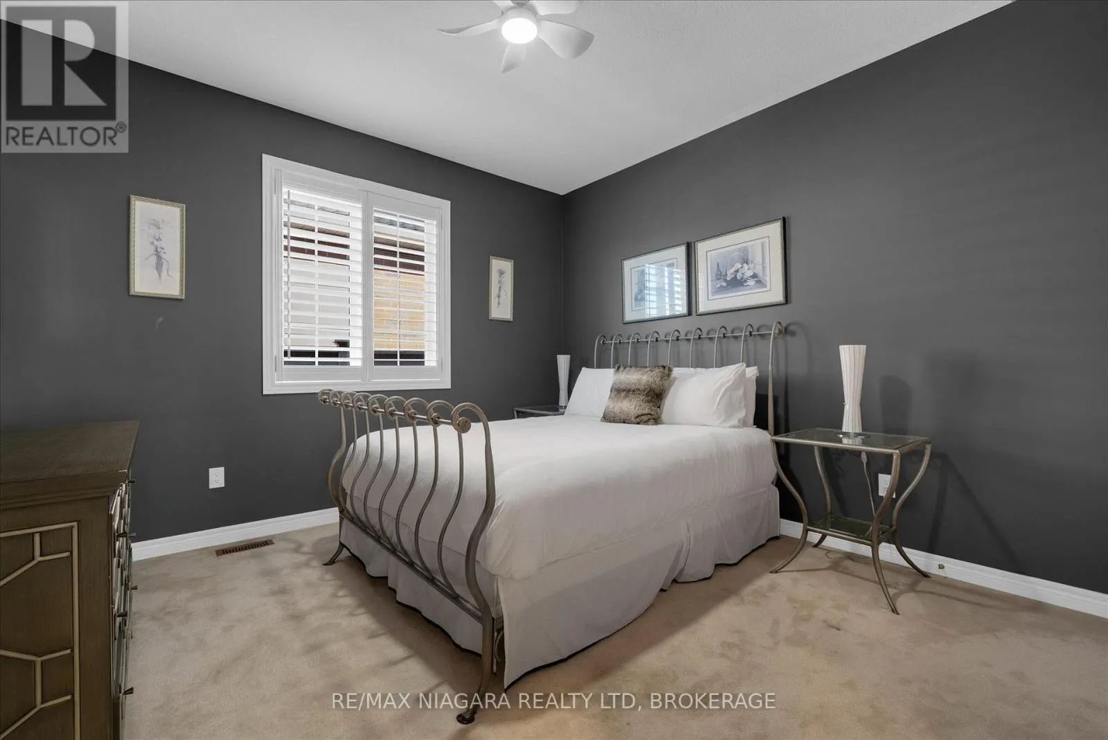 404 WRIGHT CRESCENT