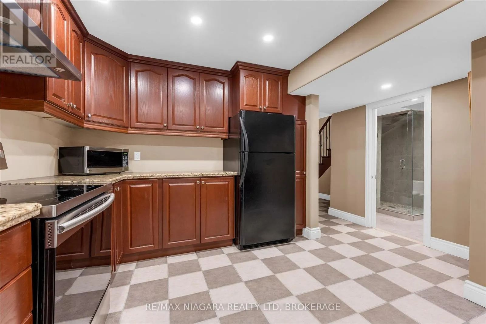 404 WRIGHT CRESCENT