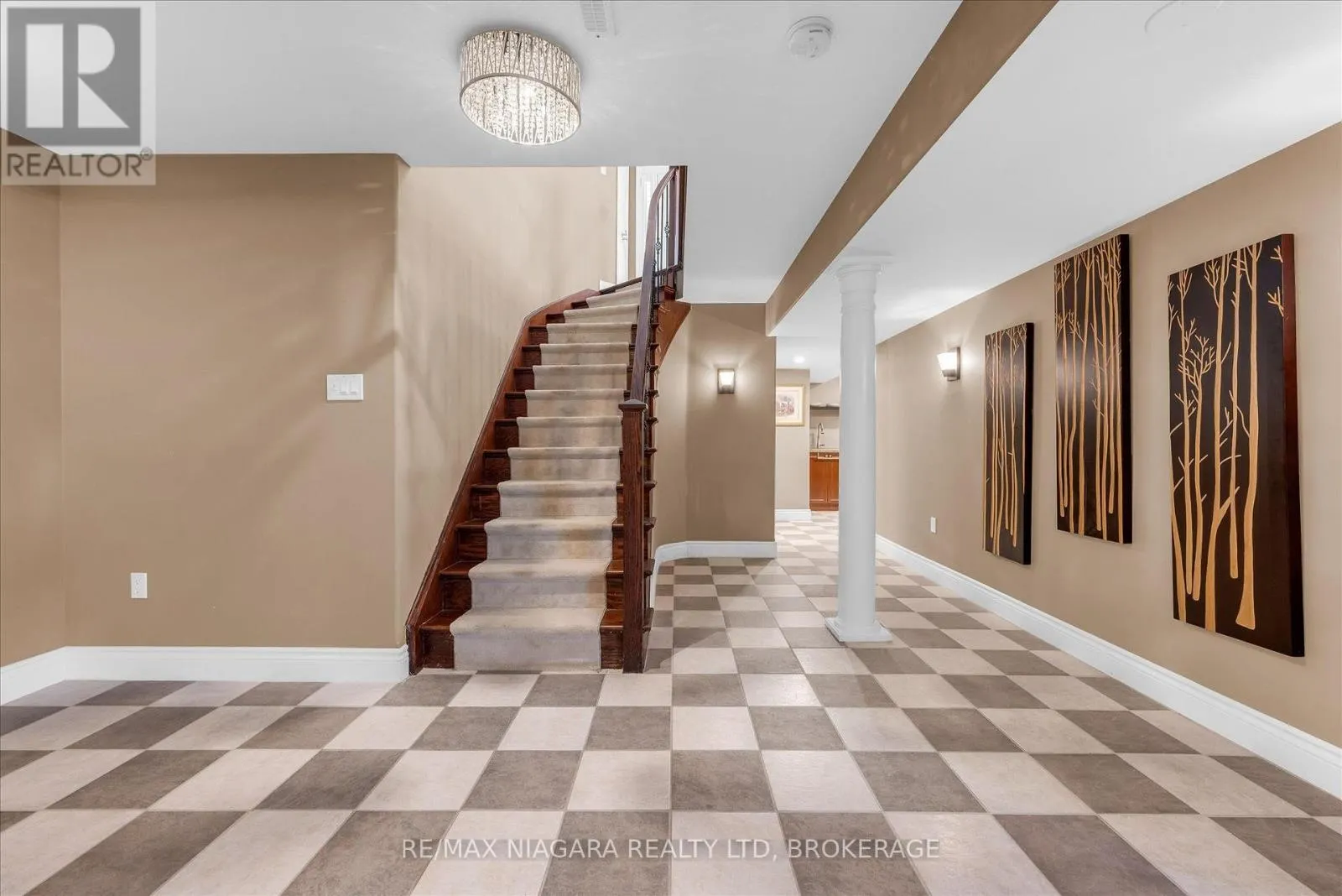 404 WRIGHT CRESCENT