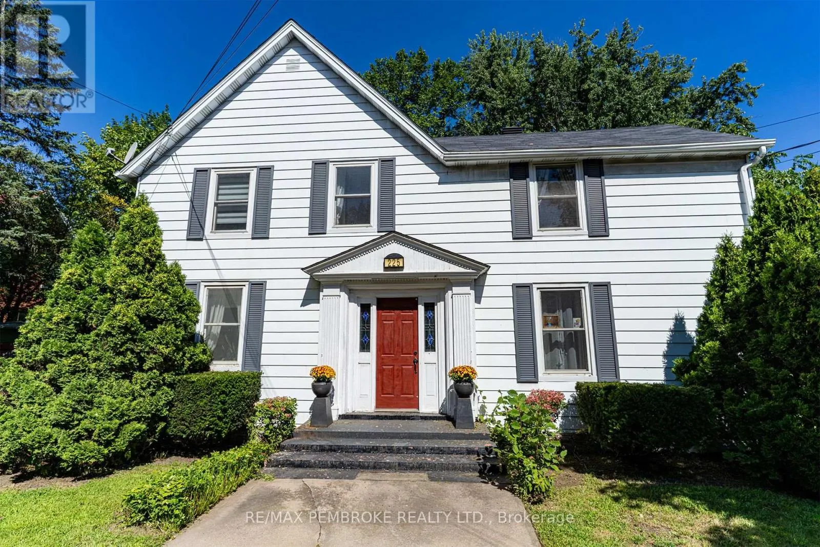 225 MARY STREET