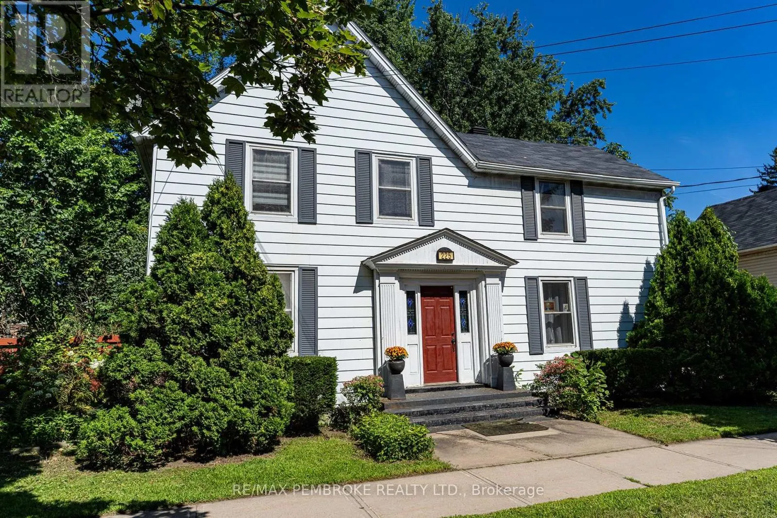 225 MARY STREET
