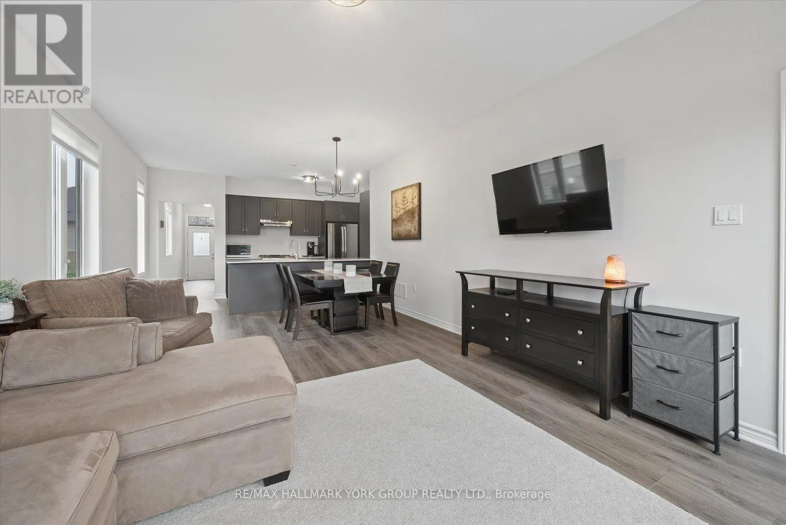6 - 17 LAKEWOOD CRESCENT
