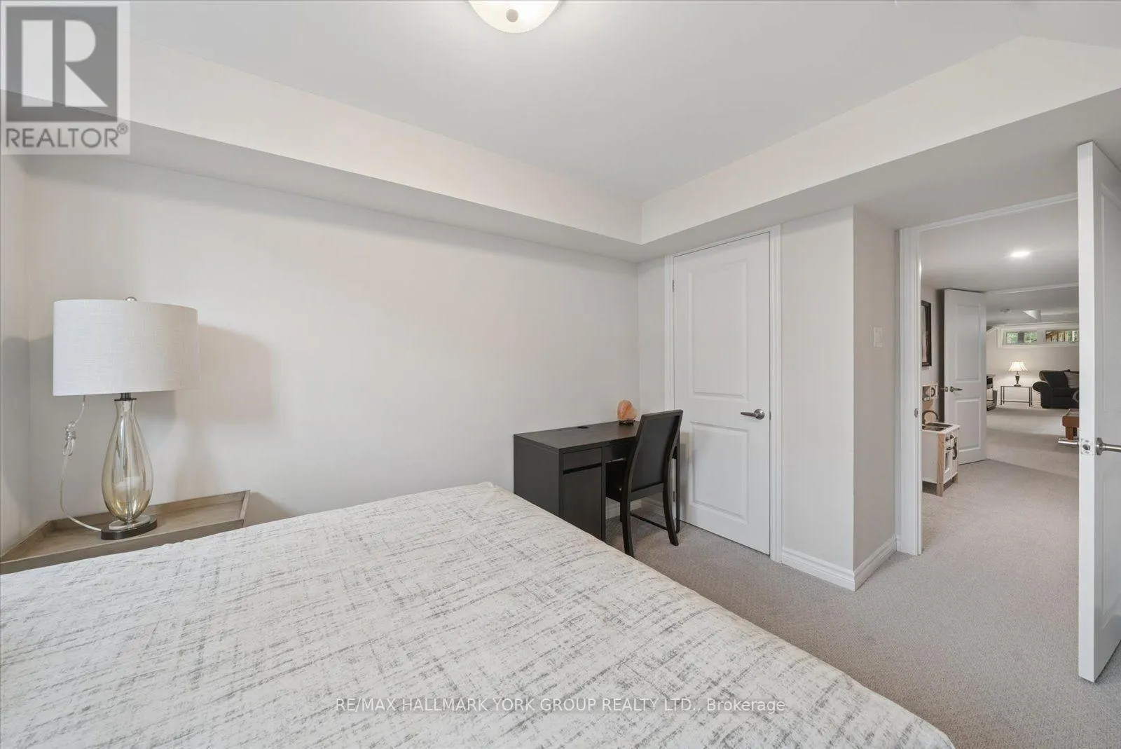 6 - 17 LAKEWOOD CRESCENT
