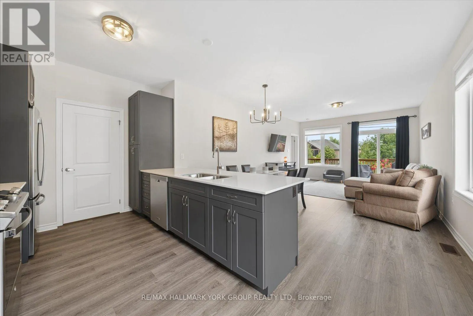 6 - 17 LAKEWOOD CRESCENT