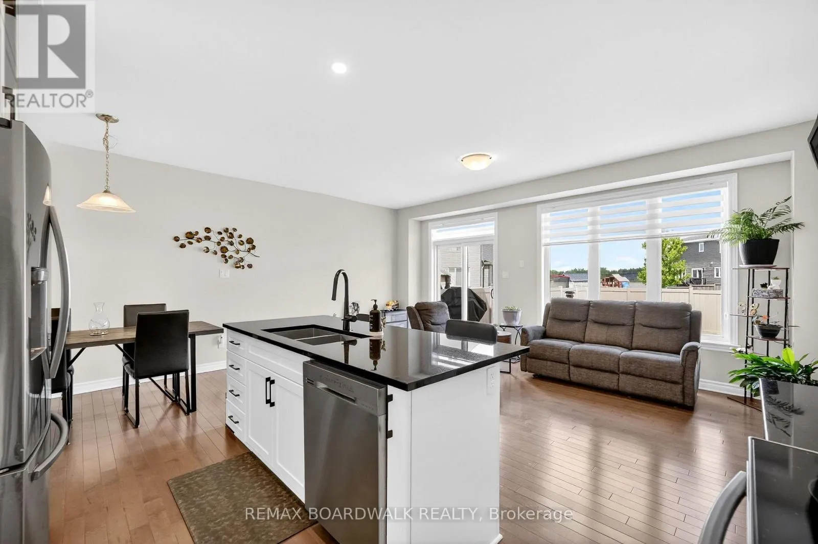 2 DUNCANVILLE STREET