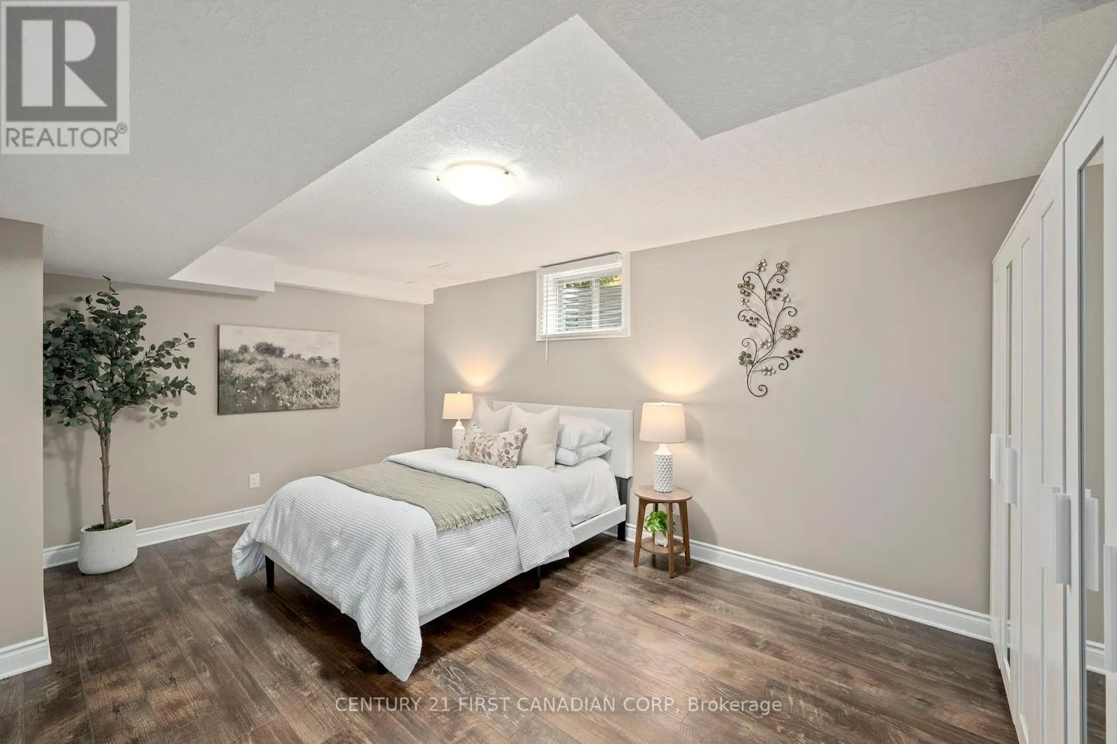 286 DUFFERIN STREET