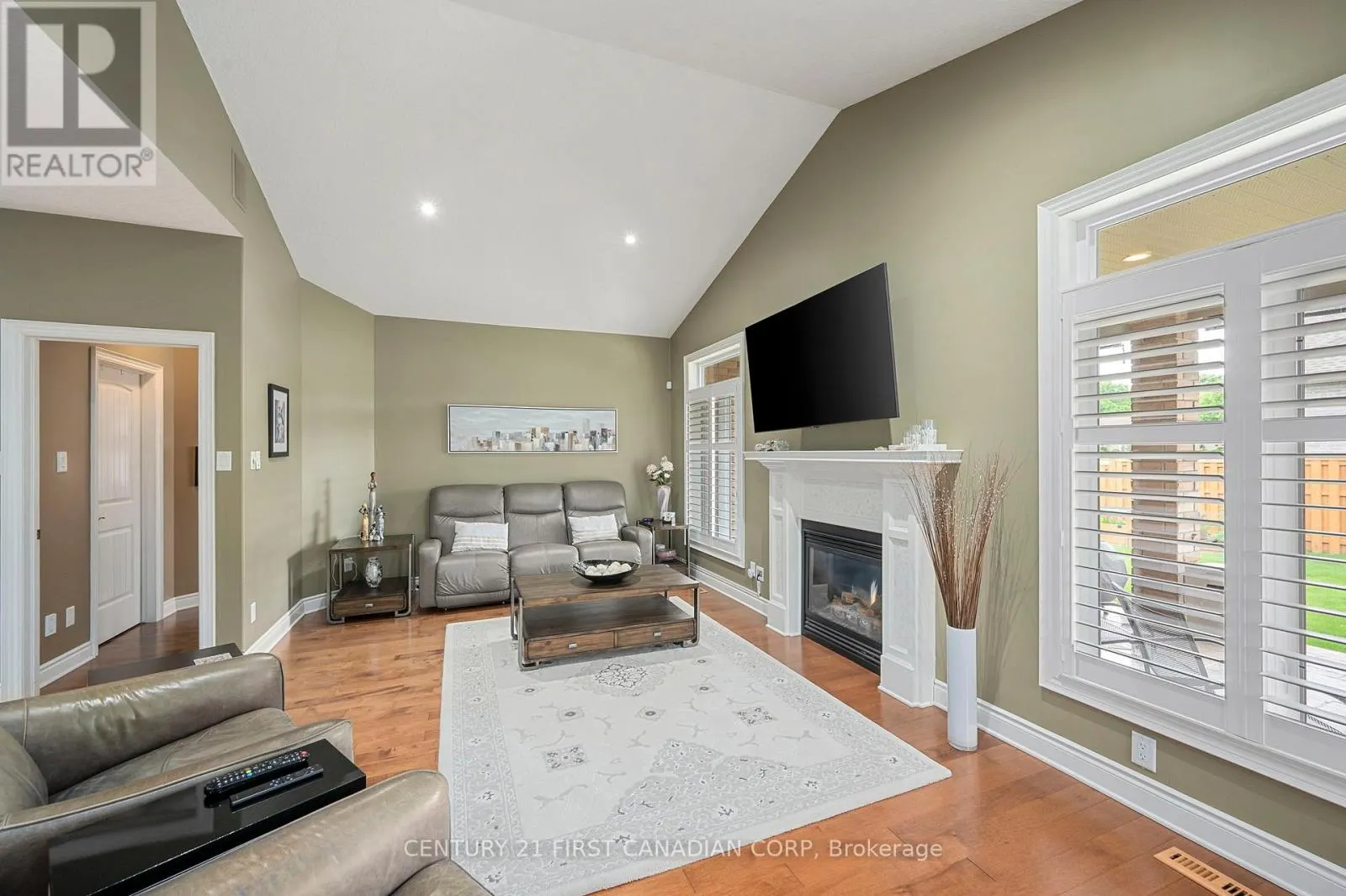 286 DUFFERIN STREET