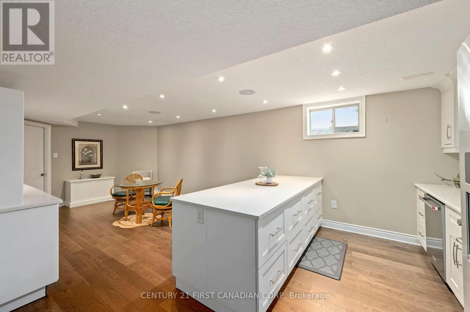 286 DUFFERIN STREET