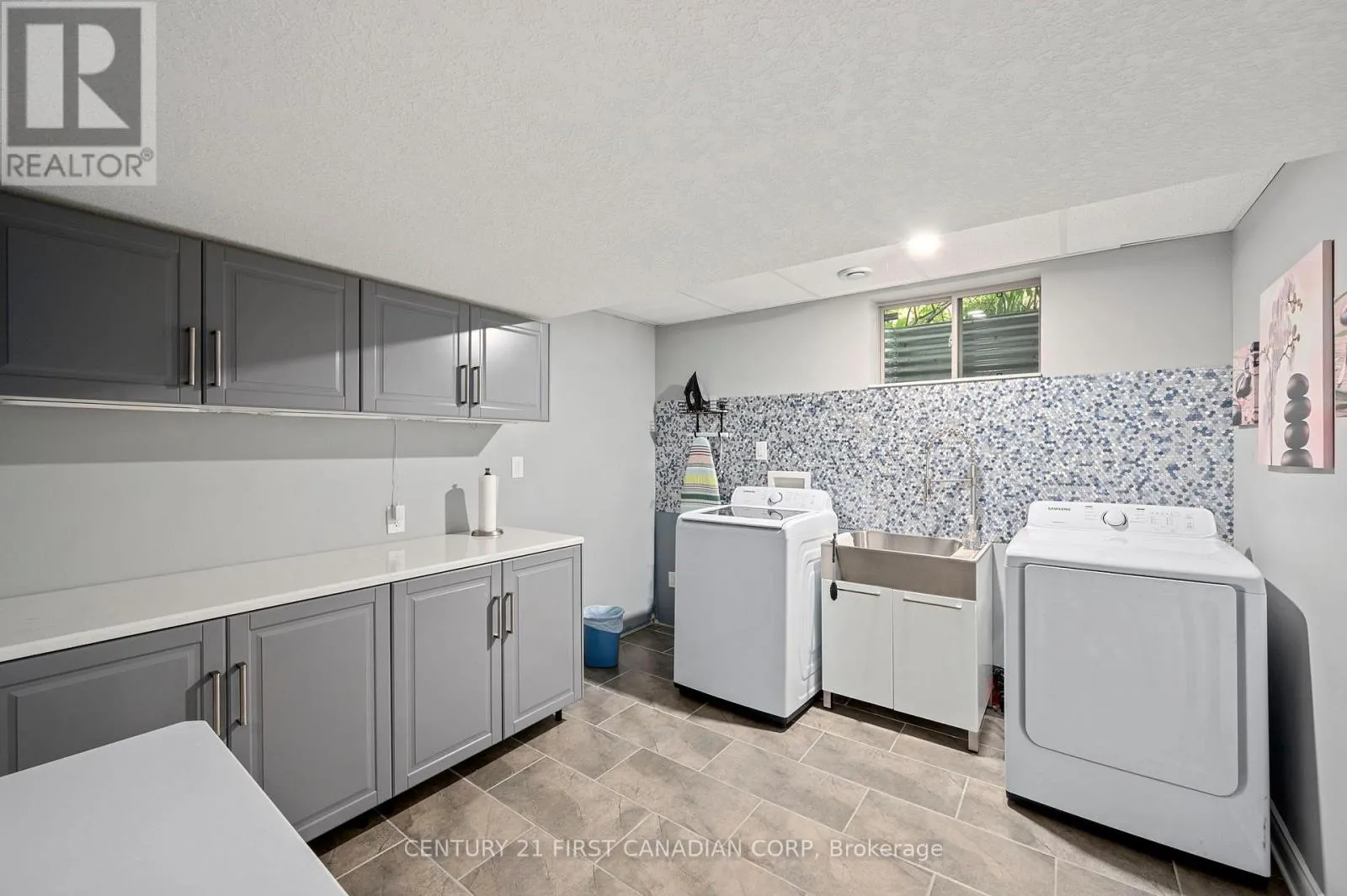 286 DUFFERIN STREET