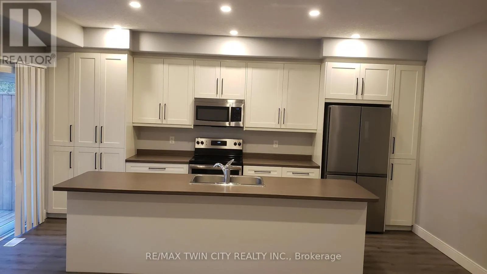 14 - 291 FALCON DRIVE