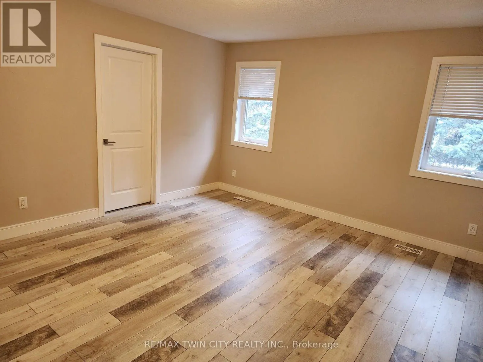 14 - 291 FALCON DRIVE