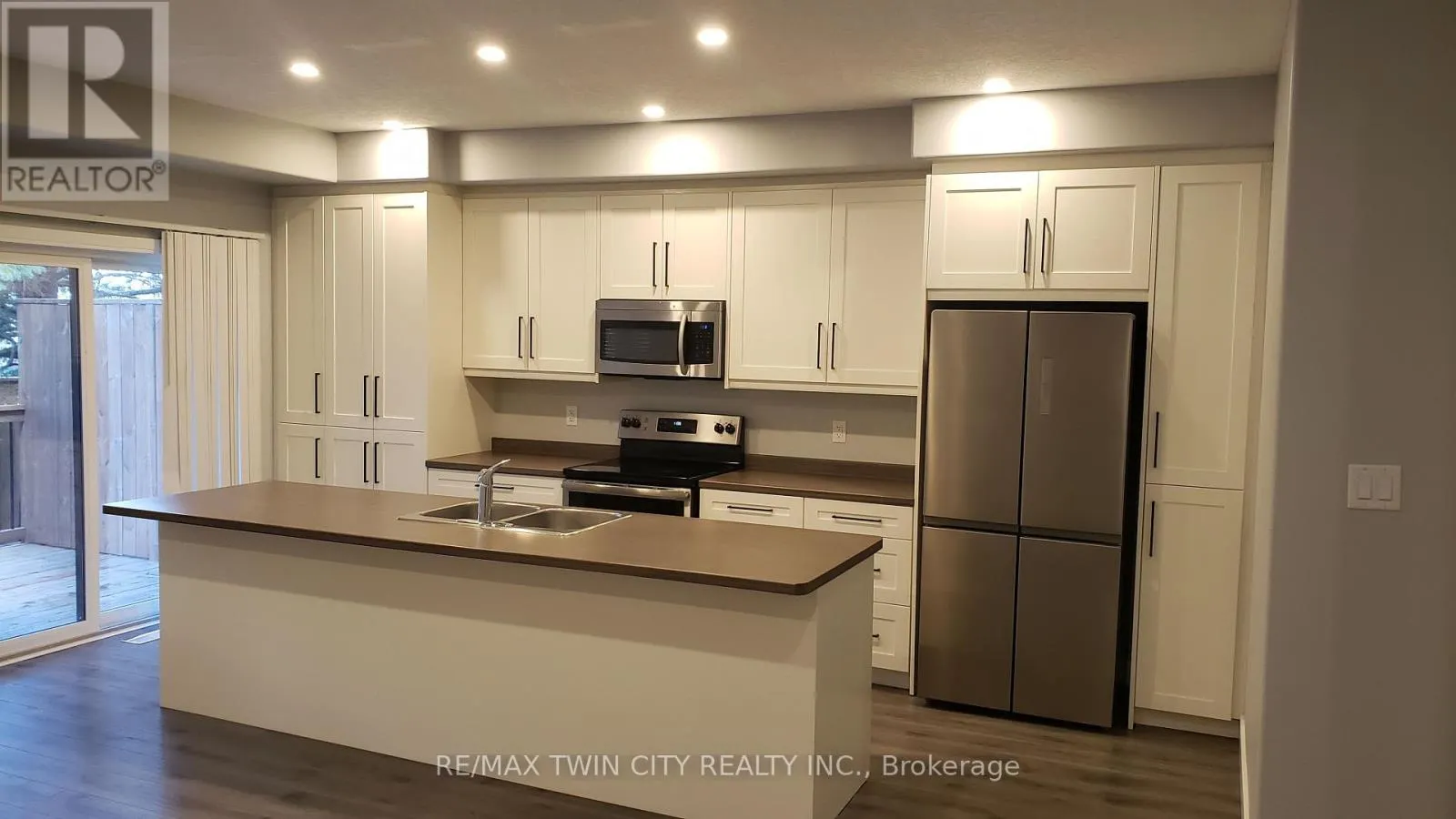 14 - 291 FALCON DRIVE