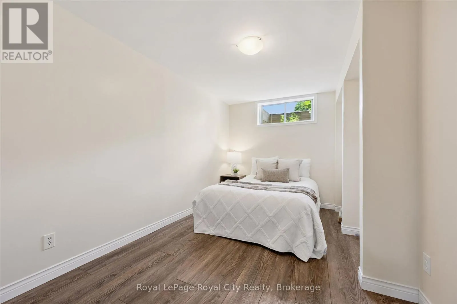 73 WAXWING CRESCENT