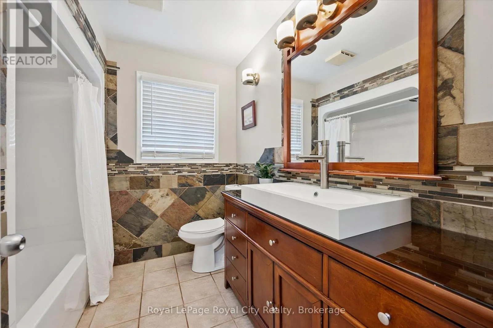 73 WAXWING CRESCENT