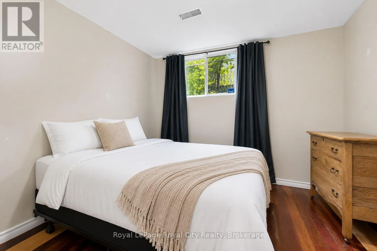 73 WAXWING CRESCENT