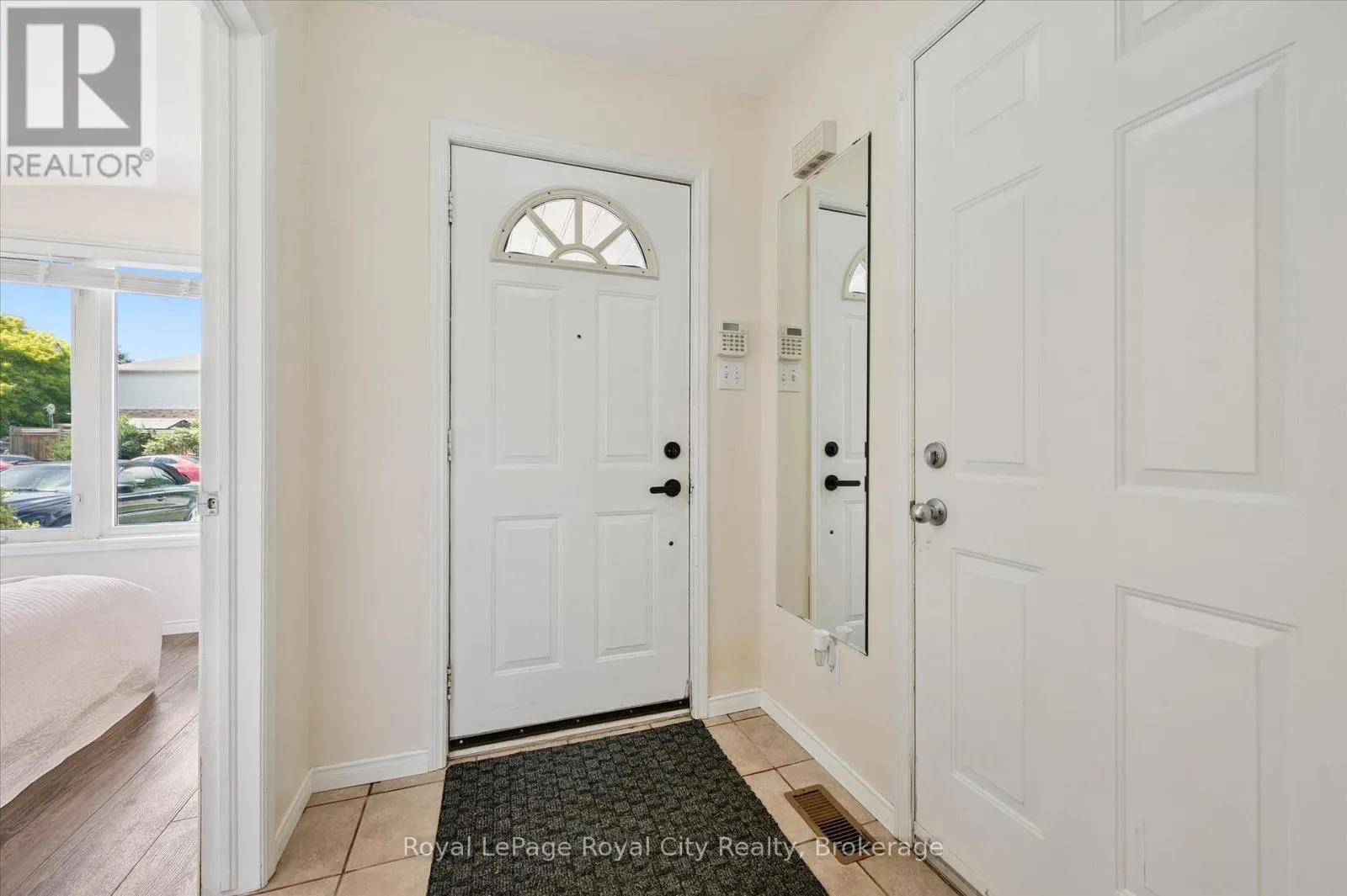73 WAXWING CRESCENT
