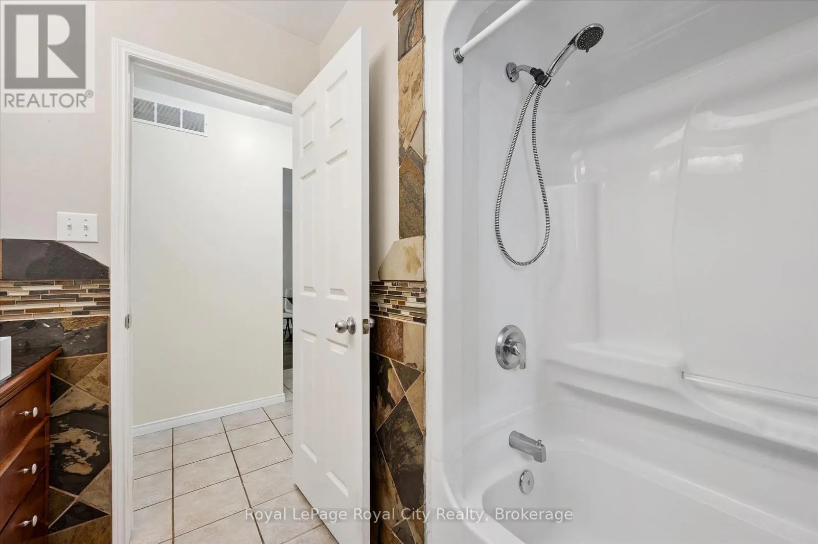 73 WAXWING CRESCENT