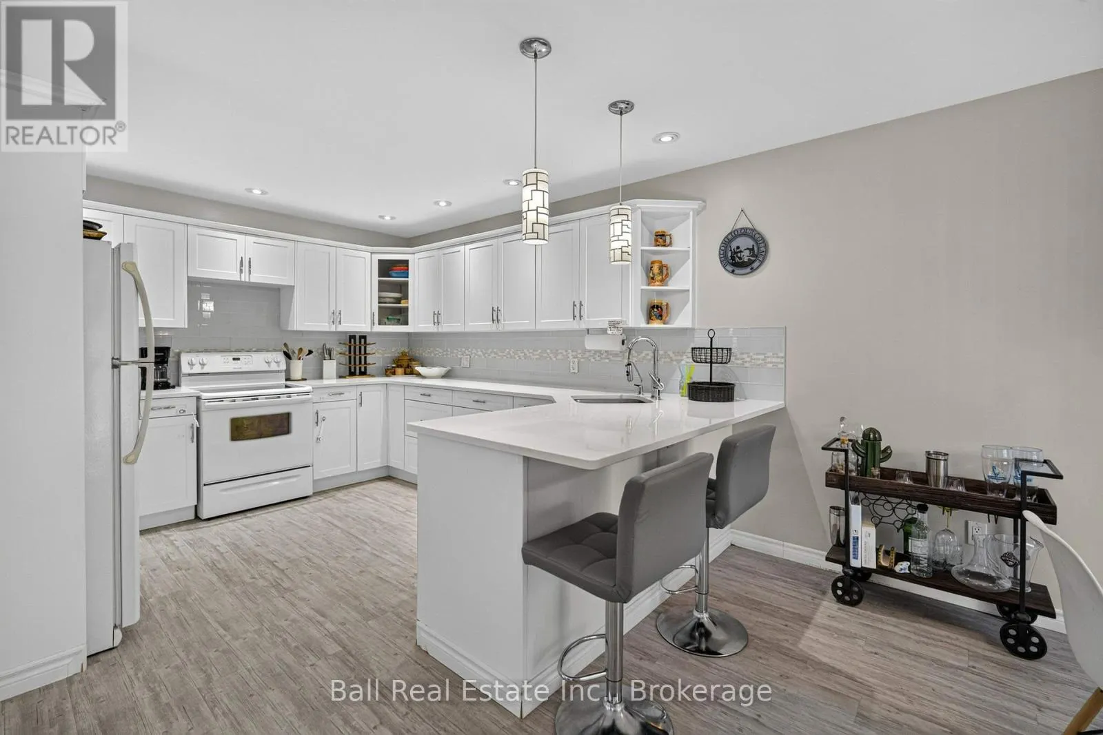2331 LAKESIDE DRIVE