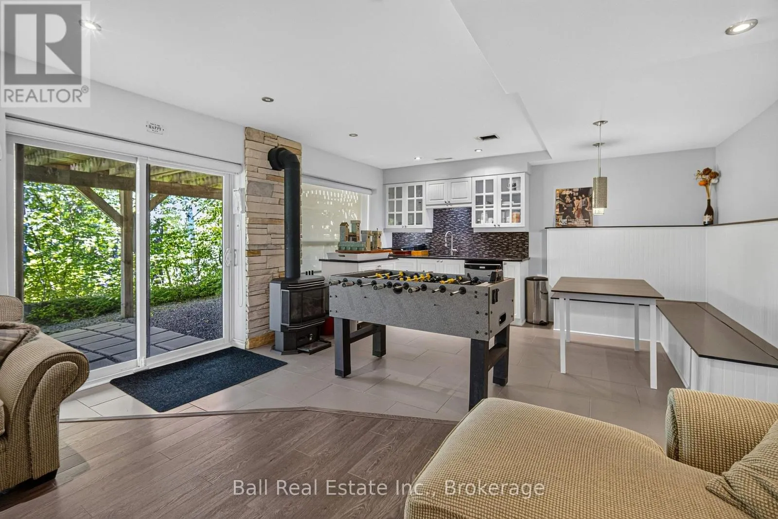 2331 LAKESIDE DRIVE
