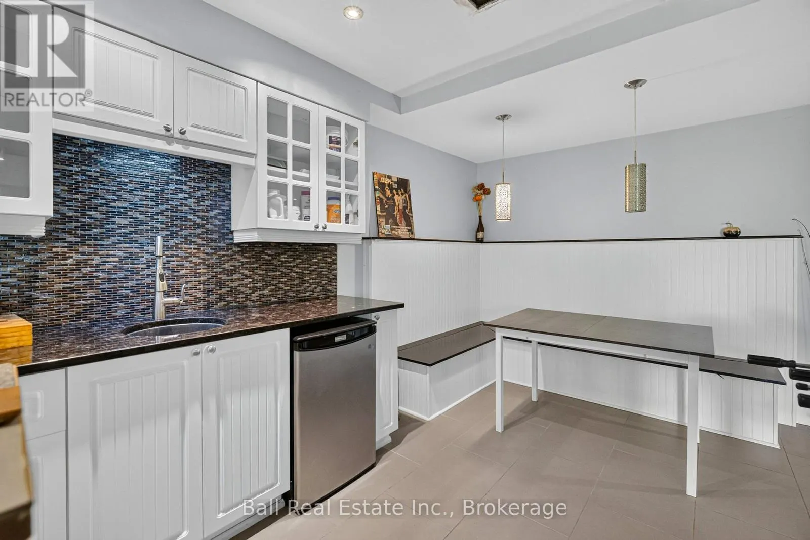 2331 LAKESIDE DRIVE