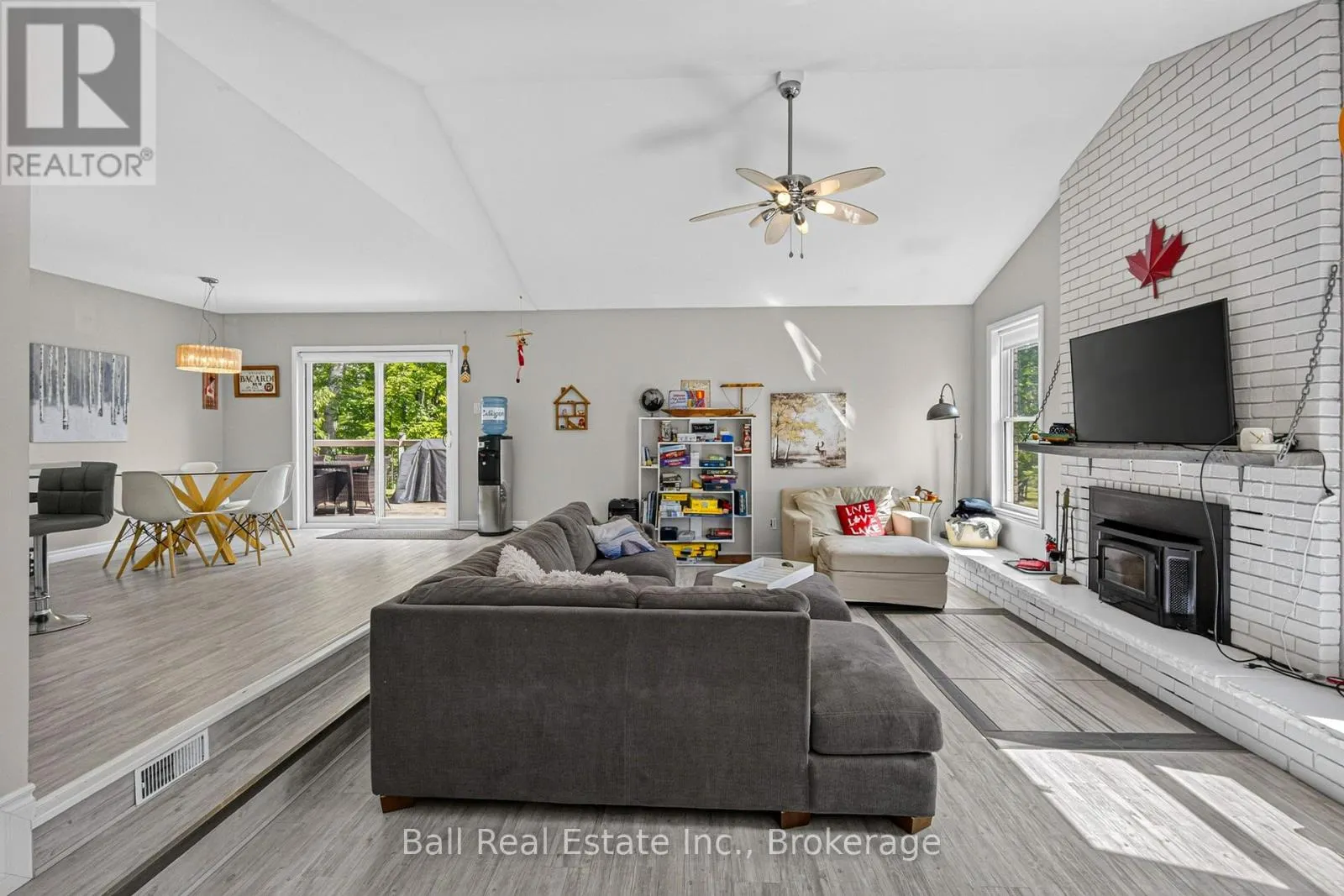 2331 LAKESIDE DRIVE
