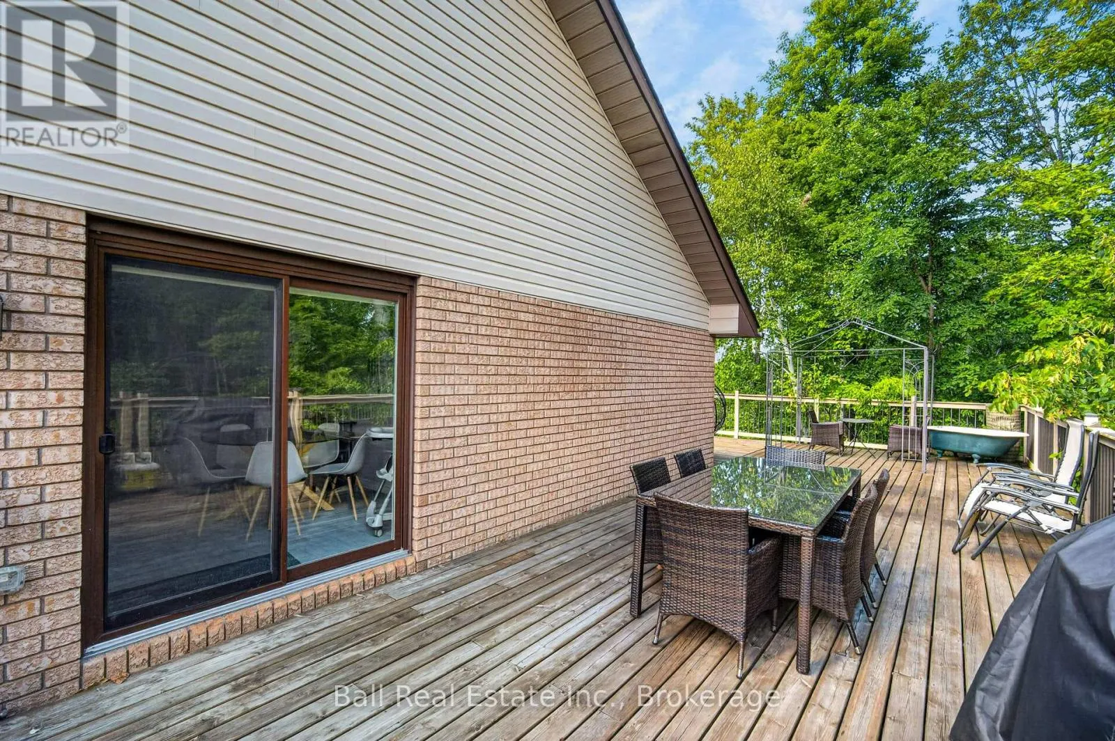 2331 LAKESIDE DRIVE