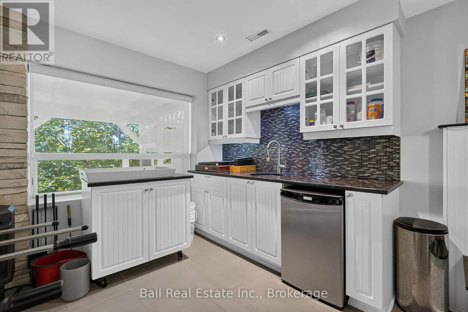 2331 LAKESIDE DRIVE