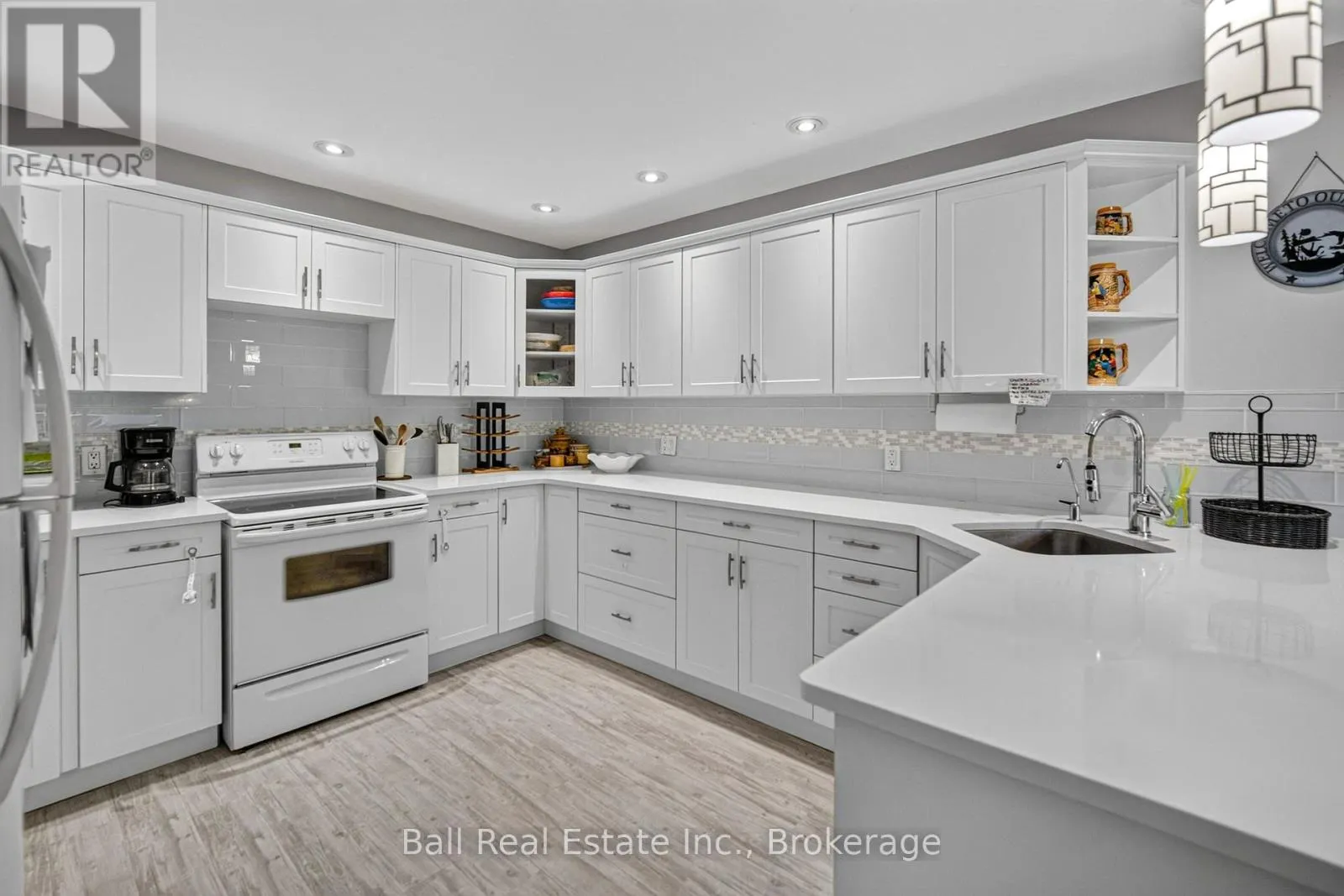 2331 LAKESIDE DRIVE