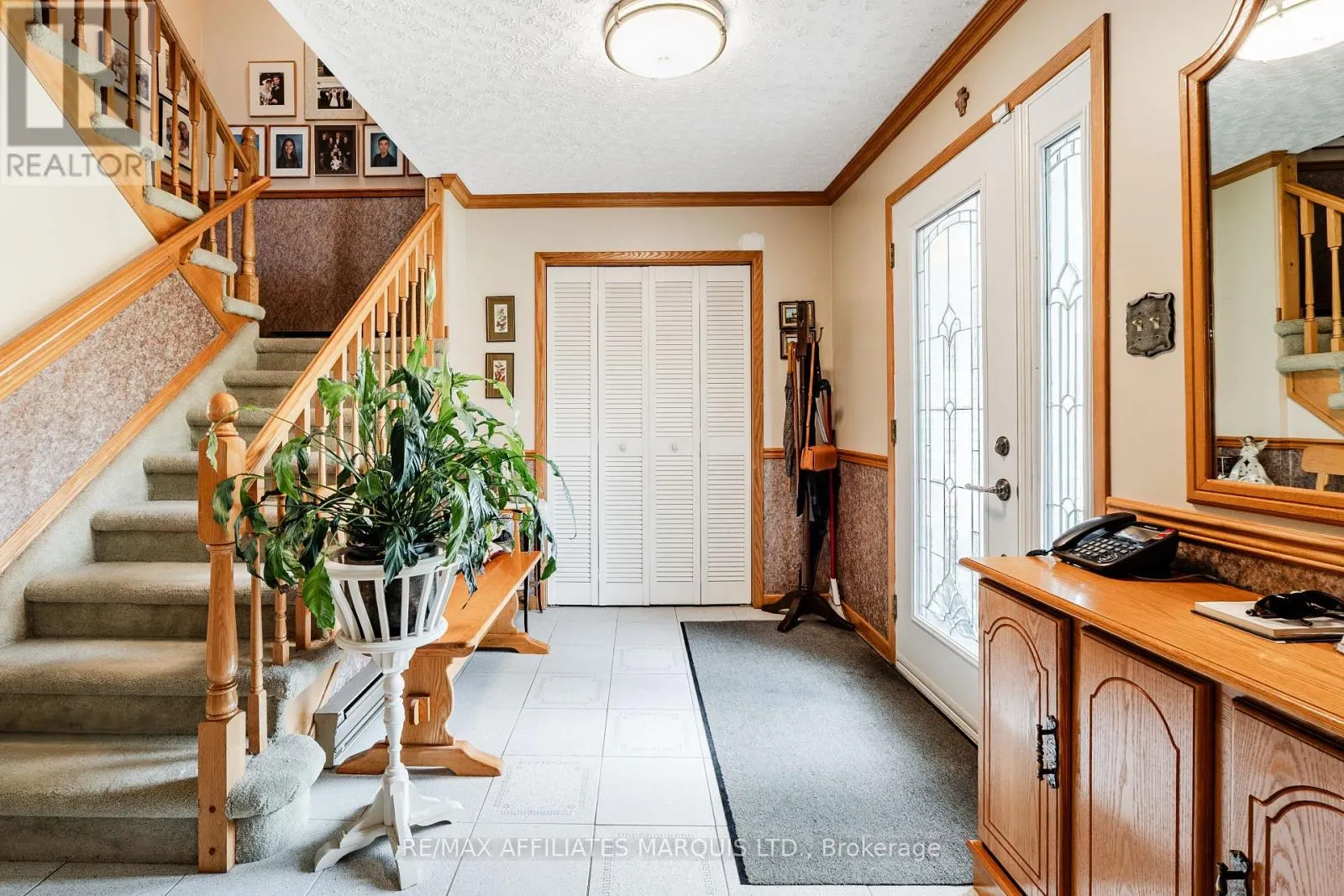 645 DUNDAS CRESCENT