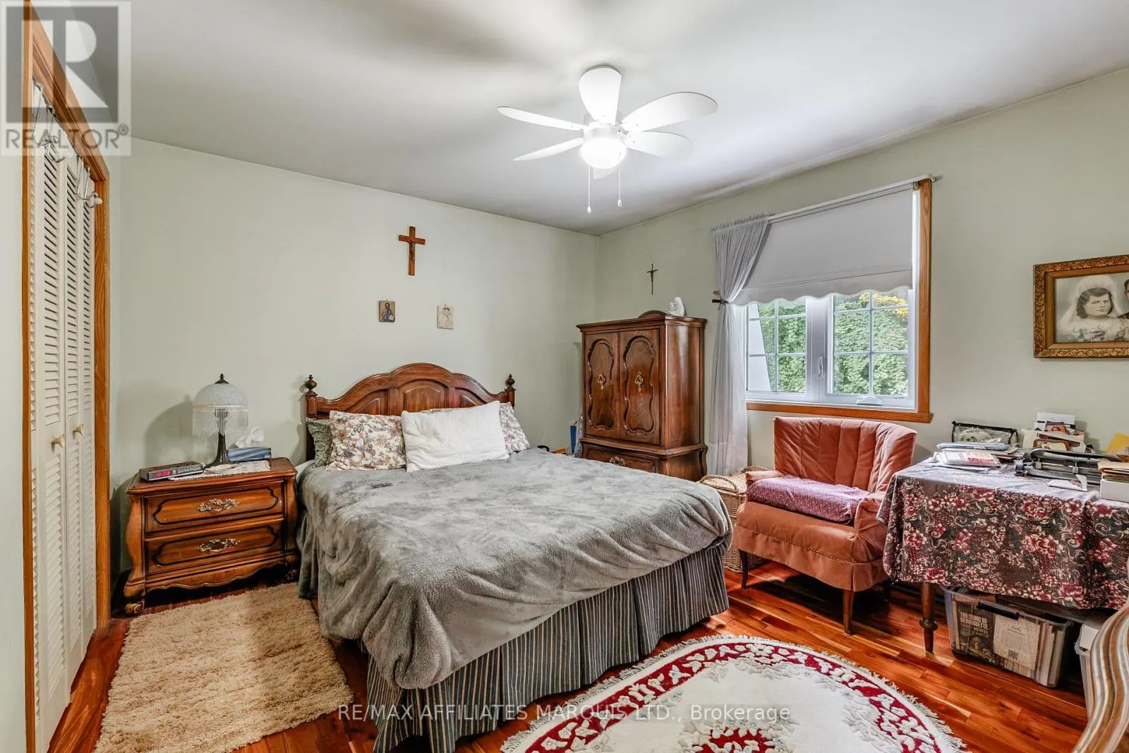 645 DUNDAS CRESCENT